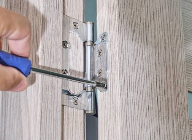 how to fix a squeaky door hinge